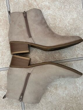 Old Navy size 8 Taupe Suede Ankle Booties with Side Zip - Women's